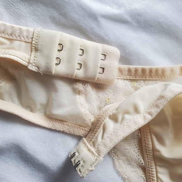 Triumph Garter Belt Nude Lace with Speckles - Small - Picture 6 of 6